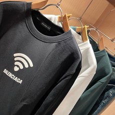 BALENCIA*巴黎*家 2026秋冬最新款百搭卫衣,男女同款👫❤️经典标志图案字母logo图案印花工艺设计!!贸易公 BALENCIA*巴黎*家 2026秋冬最新款百搭卫衣,男女同款👫❤️经典标志图案字母logo图案印花工艺设计!!贸易公