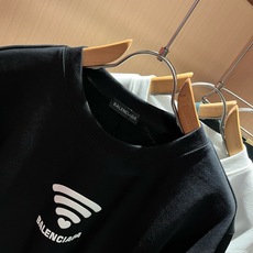 BALENCIA*巴黎*家 2026秋冬最新款百搭卫衣,男女同款👫❤️经典标志图案字母logo图案印花工艺设计!!贸易公 BALENCIA*巴黎*家 2026秋冬最新款百搭卫衣,男女同款👫❤️经典标志图案字母logo图案印花工艺设计!!贸易公