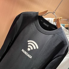 BALENCIA*巴黎*家 2026秋冬最新款百搭卫衣,男女同款👫❤️经典标志图案字母logo图案印花工艺设计!!贸易公 BALENCIA*巴黎*家 2026秋冬最新款百搭卫衣,男女同款👫❤️经典标志图案字母logo图案印花工艺设计!!贸易公