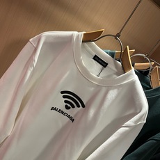 BALENCIA*巴黎*家 2026秋冬最新款百搭卫衣,男女同款👫❤️经典标志图案字母logo图案印花工艺设计!!贸易公 BALENCIA*巴黎*家 2026秋冬最新款百搭卫衣,男女同款👫❤️经典标志图案字母logo图案印花工艺设计!!贸易公