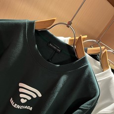 BALENCIA*巴黎*家 2026秋冬最新款百搭卫衣,男女同款👫❤️经典标志图案字母logo图案印花工艺设计!!贸易公 BALENCIA*巴黎*家 2026秋冬最新款百搭卫衣,男女同款👫❤️经典标志图案字母logo图案印花工艺设计!!贸易公