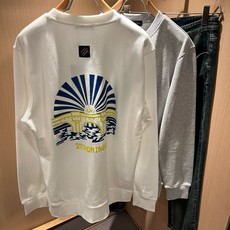 LouisVuitt*路易*登 2026秋冬卫衣全新系列单品上线,非常时髦前卫的一款男女同款短袖T恤,标识logo图案印 LouisVuitt*路易*登 2026秋冬卫衣全新系列单品上线,非常时髦前卫的一款男女同款短袖T恤,标识logo图案印