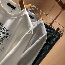LouisVuitt*路易*登 2026秋冬卫衣全新系列单品上线,非常时髦前卫的一款男女同款短袖T恤,标识logo图案印 LouisVuitt*路易*登 2026秋冬卫衣全新系列单品上线,非常时髦前卫的一款男女同款短袖T恤,标识logo图案印