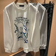 LouisVuitt*路易*登 2026秋冬卫衣全新系列单品上线,非常时髦前卫的一款男女同款短袖T恤,标识logo图案印 LouisVuitt*路易*登 2026秋冬卫衣全新系列单品上线,非常时髦前卫的一款男女同款短袖T恤,标识logo图案印