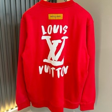 LouisVuitt*路易*登 2026秋冬卫衣全新系列单品上线,非常时髦前卫的一款男女同款短袖T恤,标识logo图案印 LouisVuitt*路易*登 2026秋冬卫衣全新系列单品上线,非常时髦前卫的一款男女同款短袖T恤,标识logo图案印
