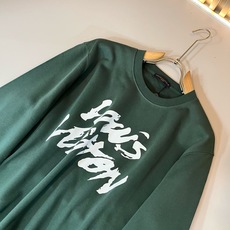 LouisVuitt*路易*登 2026秋冬全新系列单品上线,非常时髦前卫的一款男女同款短袖T恤,标识logo图案印花工 LouisVuitt*路易*登 2026秋冬全新系列单品上线,非常时髦前卫的一款男女同款短袖T恤,标识logo图案印花工