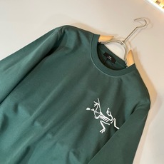 ARCTER*X始*祖鸟 2026秋冬新款男女同款👫休闲卫衣,户外品牌可能大家第一想到的就是加拿大鹅、始祖鸟。给人一种标 ARCTER*X始*祖鸟 2026秋冬新款男女同款👫休闲卫衣,户外品牌可能大家第一想到的就是加拿大鹅、始祖鸟。给人一种标