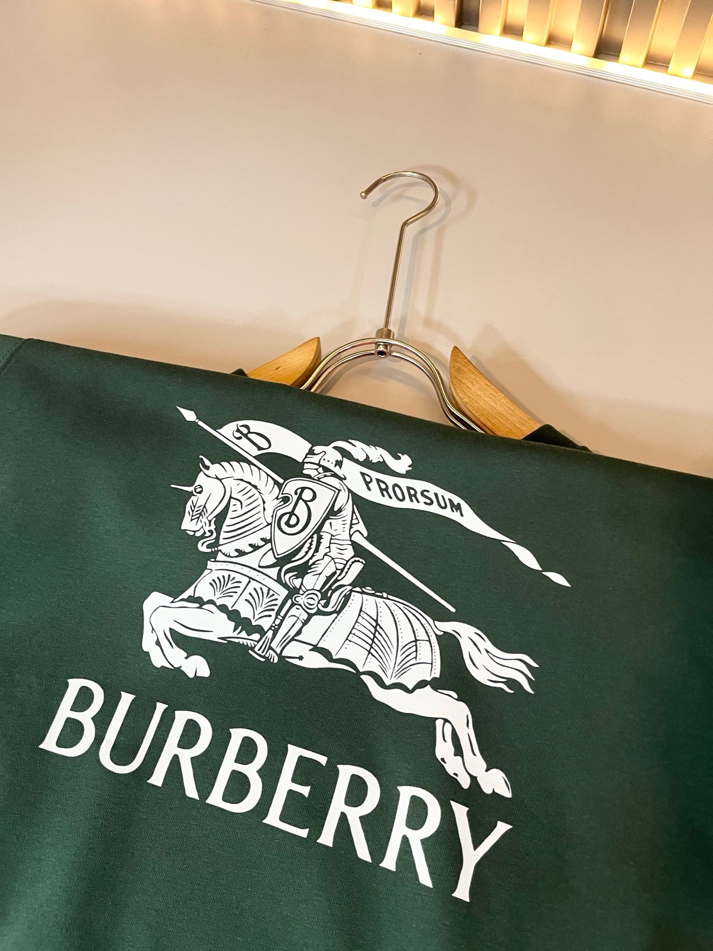BURBER*Y巴*莉 2026秋冬新款男女同款👫基础休闲百搭棉质圆领卫衣,男女同款卫衣!贸易公司渠道稀出,同步官网发售 BURBER*Y巴*莉 2026秋冬新款男女同款👫基础休闲百搭棉质圆领卫衣,男女同款卫衣!贸易公司渠道稀出,同步官网发售