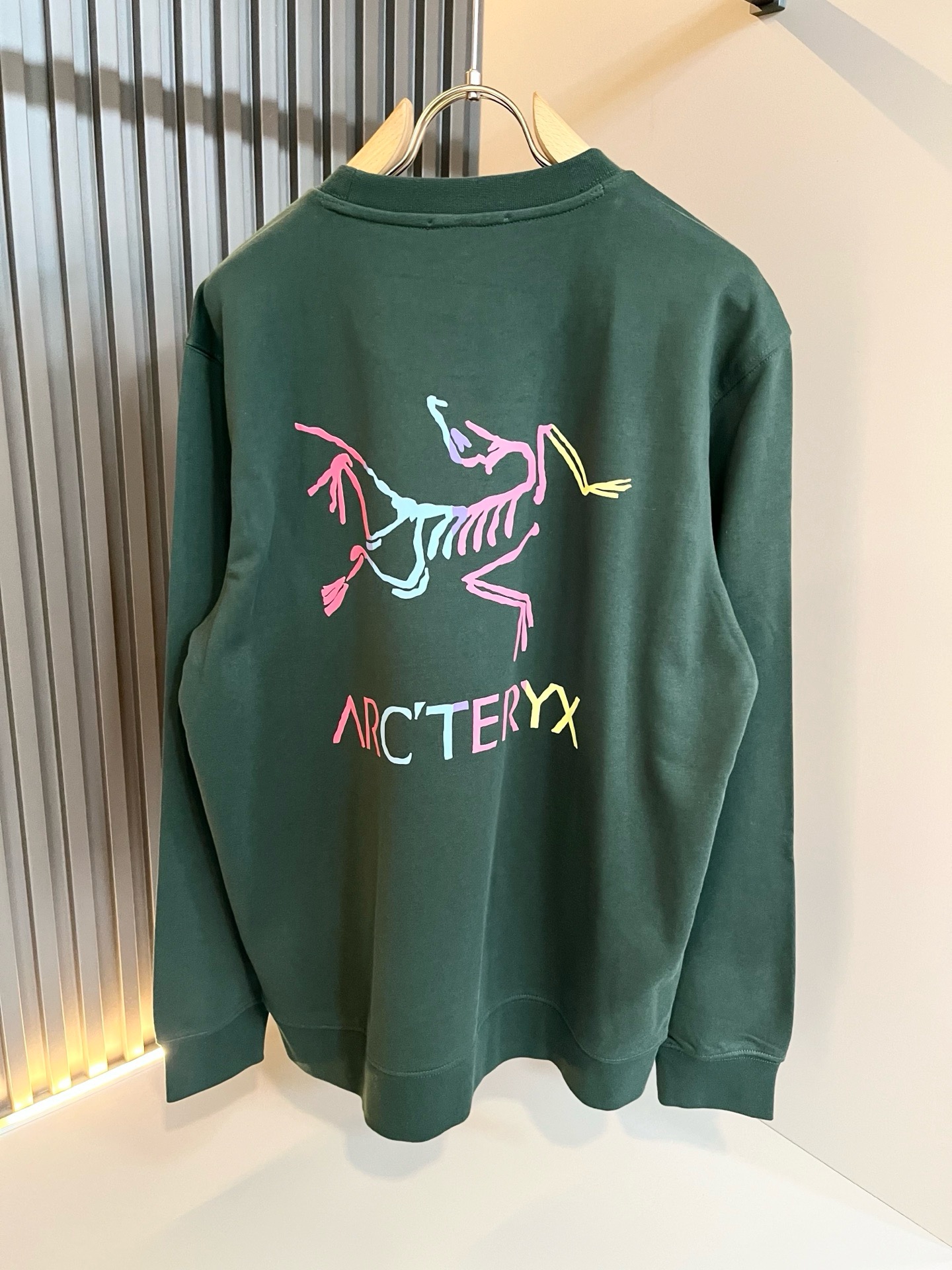 ARCTER*X始*祖鸟 2026秋冬新款男女同款👫休闲卫衣,户外品牌可能大家第一想到的就是加拿大鹅、始祖鸟。给人一种标 ARCTER*X始*祖鸟 2026秋冬新款男女同款👫休闲卫衣,户外品牌可能大家第一想到的就是加拿大鹅、始祖鸟。给人一种标