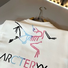 ARCTER*X始*祖鸟 2026秋冬新款男女同款👫休闲卫衣,户外品牌可能大家第一想到的就是加拿大鹅、始祖鸟。给人一种标 ARCTER*X始*祖鸟 2026秋冬新款男女同款👫休闲卫衣,户外品牌可能大家第一想到的就是加拿大鹅、始祖鸟。给人一种标