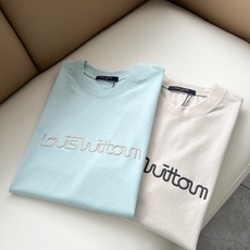 LouisVuitt*路易*登 2026春夏全新系列单品上线,非常时髦前卫的一款男女同款短袖T恤,标识logo图案刺绣修 LouisVuitt*路易*登 2026春夏全新系列单品上线,非常时髦前卫的一款男女同款短袖T恤,标识logo图案刺绣修