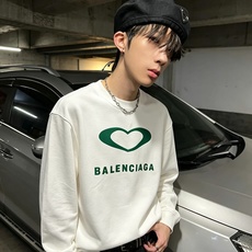 BALENCIA*巴黎*家 2026秋冬最新款百搭卫衣,男女同款👫❤️经典标志图案字母logo图案印花工艺设计!!贸易公 BALENCIA*巴黎*家 2026秋冬最新款百搭卫衣,男女同款👫❤️经典标志图案字母logo图案印花工艺设计!!贸易公