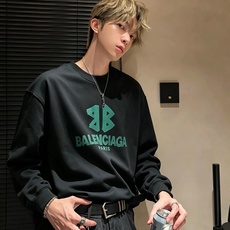 BALENCIA*巴黎*家 2026秋冬最新款百搭卫衣,男女同款👫❤️经典标志图案字母logo图案印花工艺设计!!贸易公 BALENCIA*巴黎*家 2026秋冬最新款百搭卫衣,男女同款👫❤️经典标志图案字母logo图案印花工艺设计!!贸易公