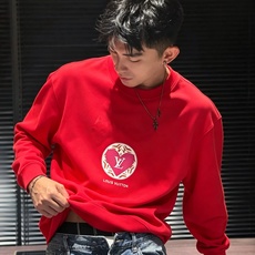 LouisVuitt*路易*登 2026卫衣全新系列单品上线,非常时髦前卫的一款男女同款短袖T恤,标识logo图案压胶工 LouisVuitt*路易*登 2026卫衣全新系列单品上线,非常时髦前卫的一款男女同款短袖T恤,标识logo图案压胶工