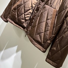 BURBER*Y巴*莉⚠️双面夹克!2026秋冬新品棉服夹克外套重磅来袭,最近比较火热的环保聚酯纤维记忆面料制作而成,高 BURBER*Y巴*莉⚠️双面夹克!2026秋冬新品棉服夹克外套重磅来袭,最近比较火热的环保聚酯纤维记忆面料制作而成,高