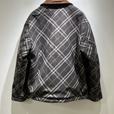 BURBER*Y巴*莉⚠️双面夹克!2026秋冬新品棉服夹克外套重磅来袭,最近比较火热的环保聚酯纤维记忆面料制作而成,高 BURBER*Y巴*莉⚠️双面夹克!2026秋冬新品棉服夹克外套重磅来袭,最近比较火热的环保聚酯纤维记忆面料制作而成,高