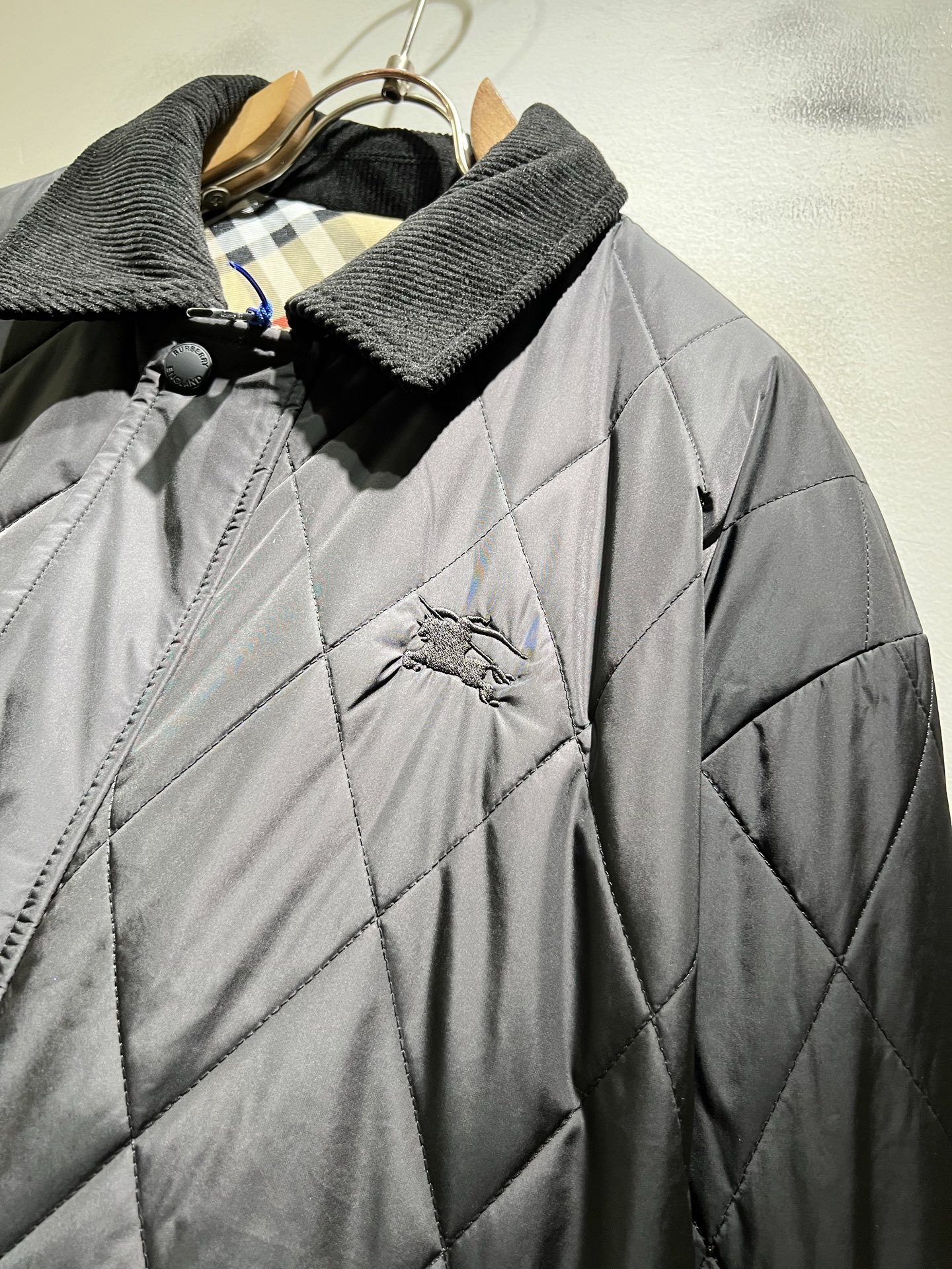 BURBER*Y巴*莉⚠️双面夹克！2026秋冬新品棉服夹克外套重磅来袭，最近比较火热的环保聚酯纤维记忆面料制作而成，高