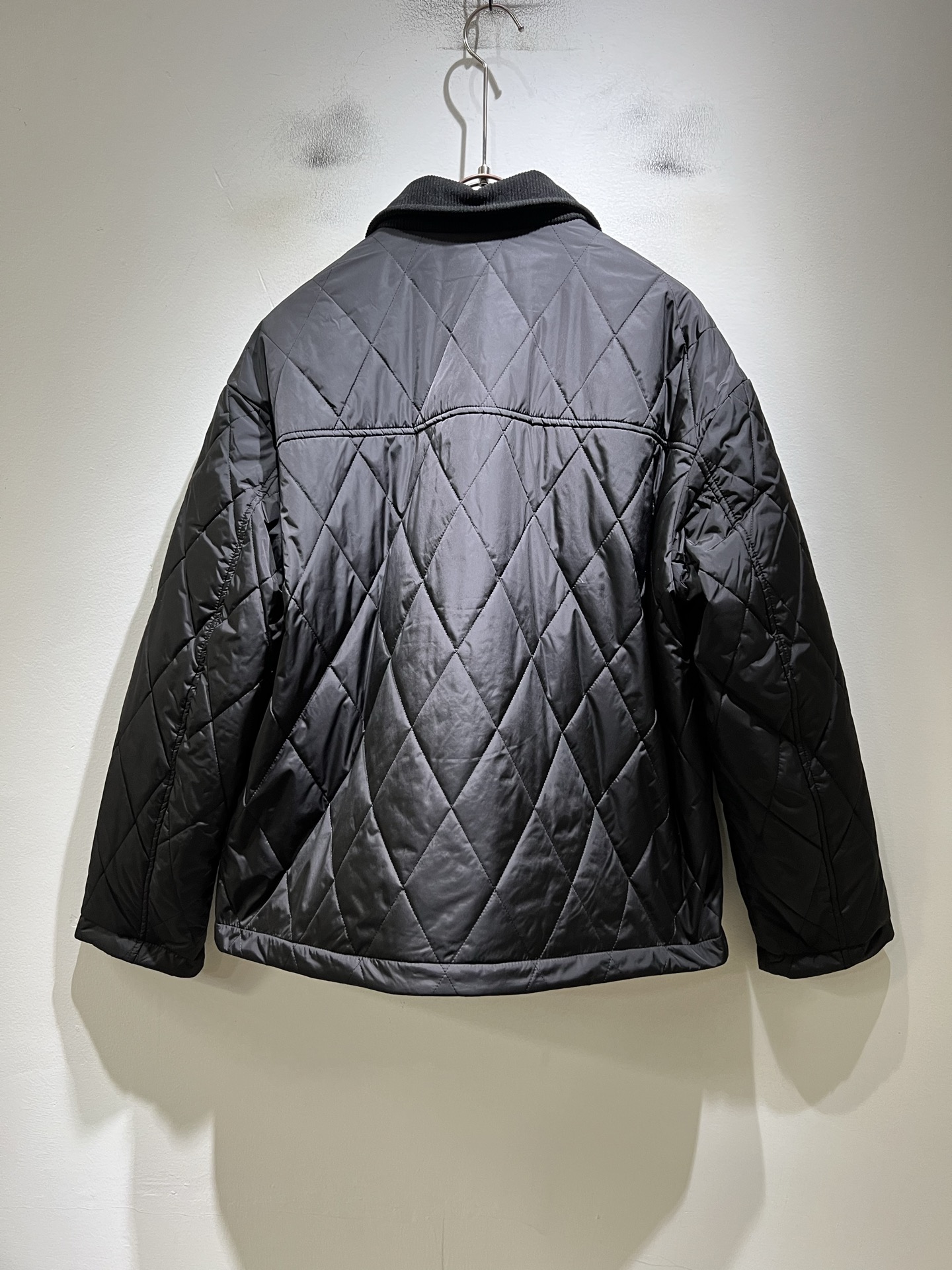 BURBER*Y巴*莉⚠️双面夹克！2026秋冬新品棉服夹克外套重磅来袭，最近比较火热的环保聚酯纤维记忆面料制作而成，高