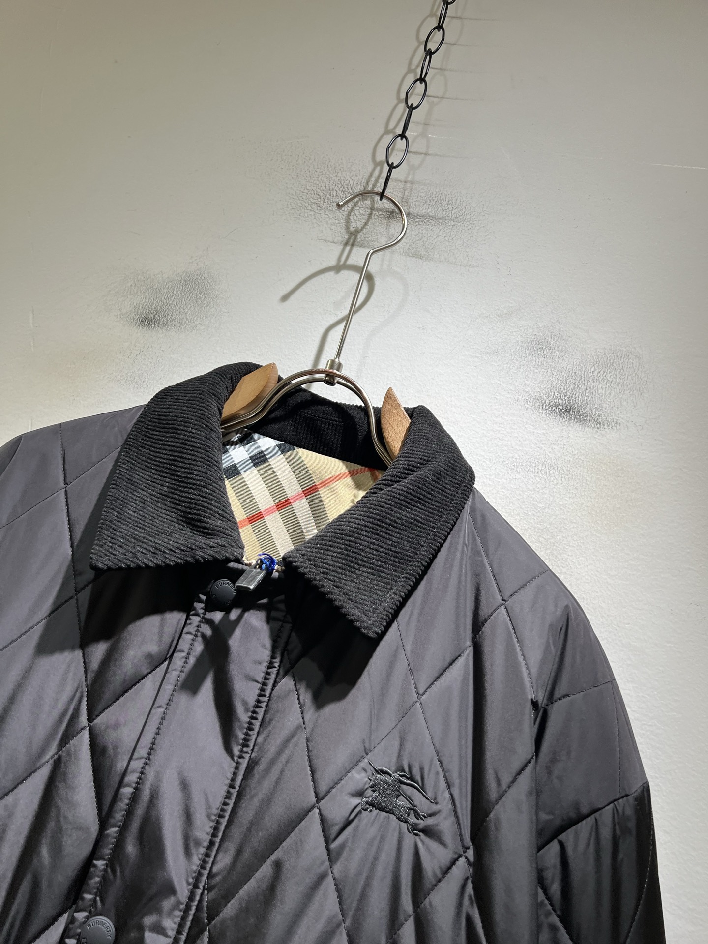 BURBER*Y巴*莉⚠️双面夹克！2026秋冬新品棉服夹克外套重磅来袭，最近比较火热的环保聚酯纤维记忆面料制作而成，高