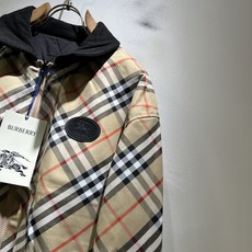 BURBER*Y巴*莉⚠️双面夹克!2026秋冬新品棉服夹克外套重磅来袭,最近比较火热的环保聚酯纤维记忆面料制作而成,高 BURBER*Y巴*莉⚠️双面夹克!2026秋冬新品棉服夹克外套重磅来袭,最近比较火热的环保聚酯纤维记忆面料制作而成,高