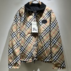 BURBER*Y巴*莉⚠️双面夹克!2026秋冬新品棉服夹克外套重磅来袭,最近比较火热的环保聚酯纤维记忆面料制作而成,高 BURBER*Y巴*莉⚠️双面夹克!2026秋冬新品棉服夹克外套重磅来袭,最近比较火热的环保聚酯纤维记忆面料制作而成,高