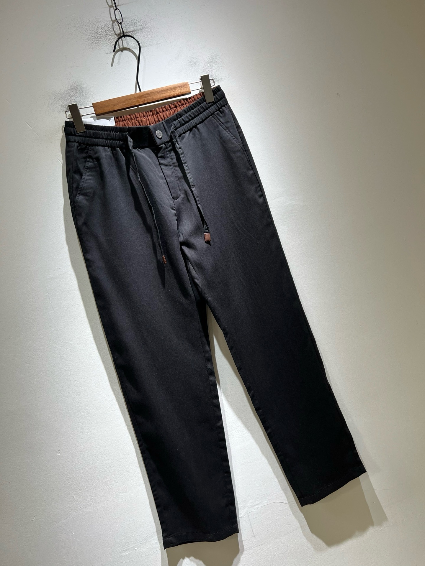 Loro Piana诺悠翩雅 2026春夏新品男士休闲裤，最新的贸易订单全品相！！网红款！上身舒适透气，不僵硬，整体有着