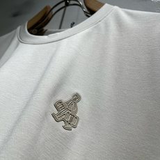 PRAD*A普*达2026春夏新款男女同款👫短袖T恤,最新款全网独家首上!!~既经典有时尚百搭,谁不爱啊,将经典再次展现 PRAD*A普*达2026春夏新款男女同款👫短袖T恤,最新款全网独家首上!!~既经典有时尚百搭,谁不爱啊,将经典再次展现