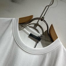 PRAD*A普*达2026春夏新款男女同款👫短袖T恤,最新款全网独家首上!!~既经典有时尚百搭,谁不爱啊,将经典再次展现 PRAD*A普*达2026春夏新款男女同款👫短袖T恤,最新款全网独家首上!!~既经典有时尚百搭,谁不爱啊,将经典再次展现