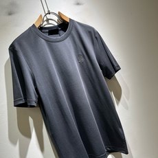 PRAD*A普*达2026春夏新款男女同款👫短袖T恤,最新款全网独家首上!!~既经典有时尚百搭,谁不爱啊,将经典再次展现 PRAD*A普*达2026春夏新款男女同款👫短袖T恤,最新款全网独家首上!!~既经典有时尚百搭,谁不爱啊,将经典再次展现