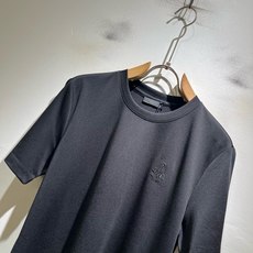 PRAD*A普*达2026春夏新款男女同款👫短袖T恤,最新款全网独家首上!!~既经典有时尚百搭,谁不爱啊,将经典再次展现 PRAD*A普*达2026春夏新款男女同款👫短袖T恤,最新款全网独家首上!!~既经典有时尚百搭,谁不爱啊,将经典再次展现