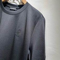 PRAD*A普*达2026春夏新款男女同款👫短袖T恤,最新款全网独家首上!!~既经典有时尚百搭,谁不爱啊,将经典再次展现 PRAD*A普*达2026春夏新款男女同款👫短袖T恤,最新款全网独家首上!!~既经典有时尚百搭,谁不爱啊,将经典再次展现