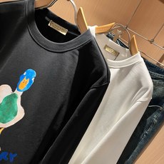 BURBER*Y巴*莉 2026秋冬新款男女同款👫基础休闲百搭棉质圆领卫衣,男女同款卫衣!贸易公司渠道稀出,同步官网发售 BURBER*Y巴*莉 2026秋冬新款男女同款👫基础休闲百搭棉质圆领卫衣,男女同款卫衣!贸易公司渠道稀出,同步官网发售