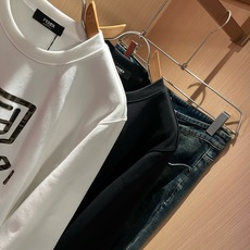 FEN*I 芬*迪2026秋冬新款FD家族男女同款小怪兽卫衣,男女同款👫百搭。意大利原厂订单,FD家族人气单品,代表性十 FEN*I 芬*迪2026秋冬新款FD家族男女同款小怪兽卫衣,男女同款👫百搭。意大利原厂订单,FD家族人气单品,代表性十
