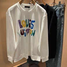 LouisVuitt*路易*登 2026秋冬卫衣全新系列单品上线,非常时髦前卫的一款男女同款短袖T恤,标识logo图案印 LouisVuitt*路易*登 2026秋冬卫衣全新系列单品上线,非常时髦前卫的一款男女同款短袖T恤,标识logo图案印