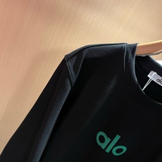 Alo2026秋冬全新系列单品上线,非常时髦前卫的一款男女同款👫卫衣,标识logo图案印花修饰!区别于以往的不同,宣示品 Alo2026秋冬全新系列单品上线,非常时髦前卫的一款男女同款👫卫衣,标识logo图案印花修饰!区别于以往的不同,宣示品