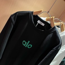Alo2026秋冬全新系列单品上线,非常时髦前卫的一款男女同款👫卫衣,标识logo图案印花修饰!区别于以往的不同,宣示品 Alo2026秋冬全新系列单品上线,非常时髦前卫的一款男女同款👫卫衣,标识logo图案印花修饰!区别于以往的不同,宣示品