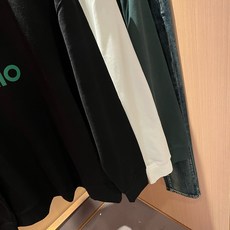 Alo2026秋冬全新系列单品上线,非常时髦前卫的一款男女同款👫卫衣,标识logo图案印花修饰!区别于以往的不同,宣示品 Alo2026秋冬全新系列单品上线,非常时髦前卫的一款男女同款👫卫衣,标识logo图案印花修饰!区别于以往的不同,宣示品