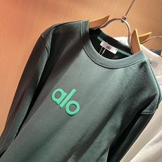 Alo2026秋冬全新系列单品上线,非常时髦前卫的一款男女同款👫卫衣,标识logo图案印花修饰!区别于以往的不同,宣示品 Alo2026秋冬全新系列单品上线,非常时髦前卫的一款男女同款👫卫衣,标识logo图案印花修饰!区别于以往的不同,宣示品