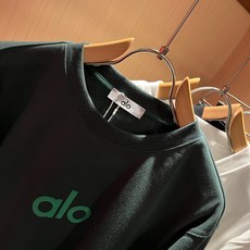Alo2026秋冬全新系列单品上线,非常时髦前卫的一款男女同款👫卫衣,标识logo图案印花修饰!区别于以往的不同,宣示品 Alo2026秋冬全新系列单品上线,非常时髦前卫的一款男女同款👫卫衣,标识logo图案印花修饰!区别于以往的不同,宣示品