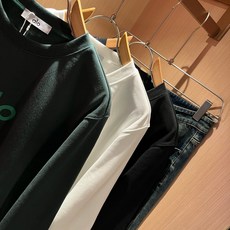 Alo2026秋冬全新系列单品上线,非常时髦前卫的一款男女同款👫卫衣,标识logo图案印花修饰!区别于以往的不同,宣示品 Alo2026秋冬全新系列单品上线,非常时髦前卫的一款男女同款👫卫衣,标识logo图案印花修饰!区别于以往的不同,宣示品