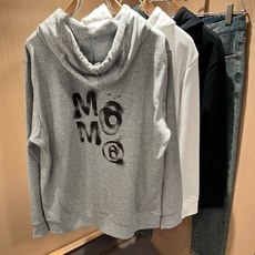 马吉拉 maison margiel 2026秋冬新款男女同款👫休闲连帽卫衣,专柜同步发售!定制专属面料,胸前字母log 马吉拉 maison margiel 2026秋冬新款男女同款👫休闲连帽卫衣,专柜同步发售!定制专属面料,胸前字母log