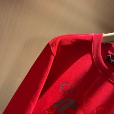 Gucc*古家2026秋冬最新系列基础圆领男女同款👫卫衣,男女同款!贸易公司渠道稀出,同步官网发售 ! 新时尚元素 Gucc*古家2026秋冬最新系列基础圆领男女同款👫卫衣,男女同款!贸易公司渠道稀出,同步官网发售 ! 新时尚元素