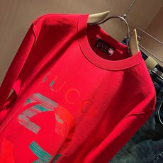 Gucc*古家2026秋冬最新系列基础圆领男女同款👫卫衣,男女同款!贸易公司渠道稀出,同步官网发售 ! 新时尚元素 Gucc*古家2026秋冬最新系列基础圆领男女同款👫卫衣,男女同款!贸易公司渠道稀出,同步官网发售 ! 新时尚元素