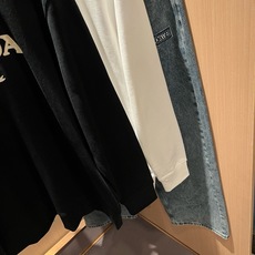 PRAD*A普*达2026秋冬新款男女同款👫长袖卫衣,最新款全网独家首上!!~既经典有时尚百搭,谁不爱啊,将经典再次展现 PRAD*A普*达2026秋冬新款男女同款👫长袖卫衣,最新款全网独家首上!!~既经典有时尚百搭,谁不爱啊,将经典再次展现