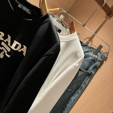 PRAD*A普*达2026秋冬新款男女同款👫长袖卫衣,最新款全网独家首上!!~既经典有时尚百搭,谁不爱啊,将经典再次展现 PRAD*A普*达2026秋冬新款男女同款👫长袖卫衣,最新款全网独家首上!!~既经典有时尚百搭,谁不爱啊,将经典再次展现