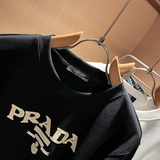 PRAD*A普*达2026秋冬新款男女同款👫长袖卫衣,最新款全网独家首上!!~既经典有时尚百搭,谁不爱啊,将经典再次展现 PRAD*A普*达2026秋冬新款男女同款👫长袖卫衣,最新款全网独家首上!!~既经典有时尚百搭,谁不爱啊,将经典再次展现