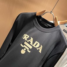 PRAD*A普*达2026秋冬新款男女同款👫长袖卫衣,最新款全网独家首上!!~既经典有时尚百搭,谁不爱啊,将经典再次展现 PRAD*A普*达2026秋冬新款男女同款👫长袖卫衣,最新款全网独家首上!!~既经典有时尚百搭,谁不爱啊,将经典再次展现