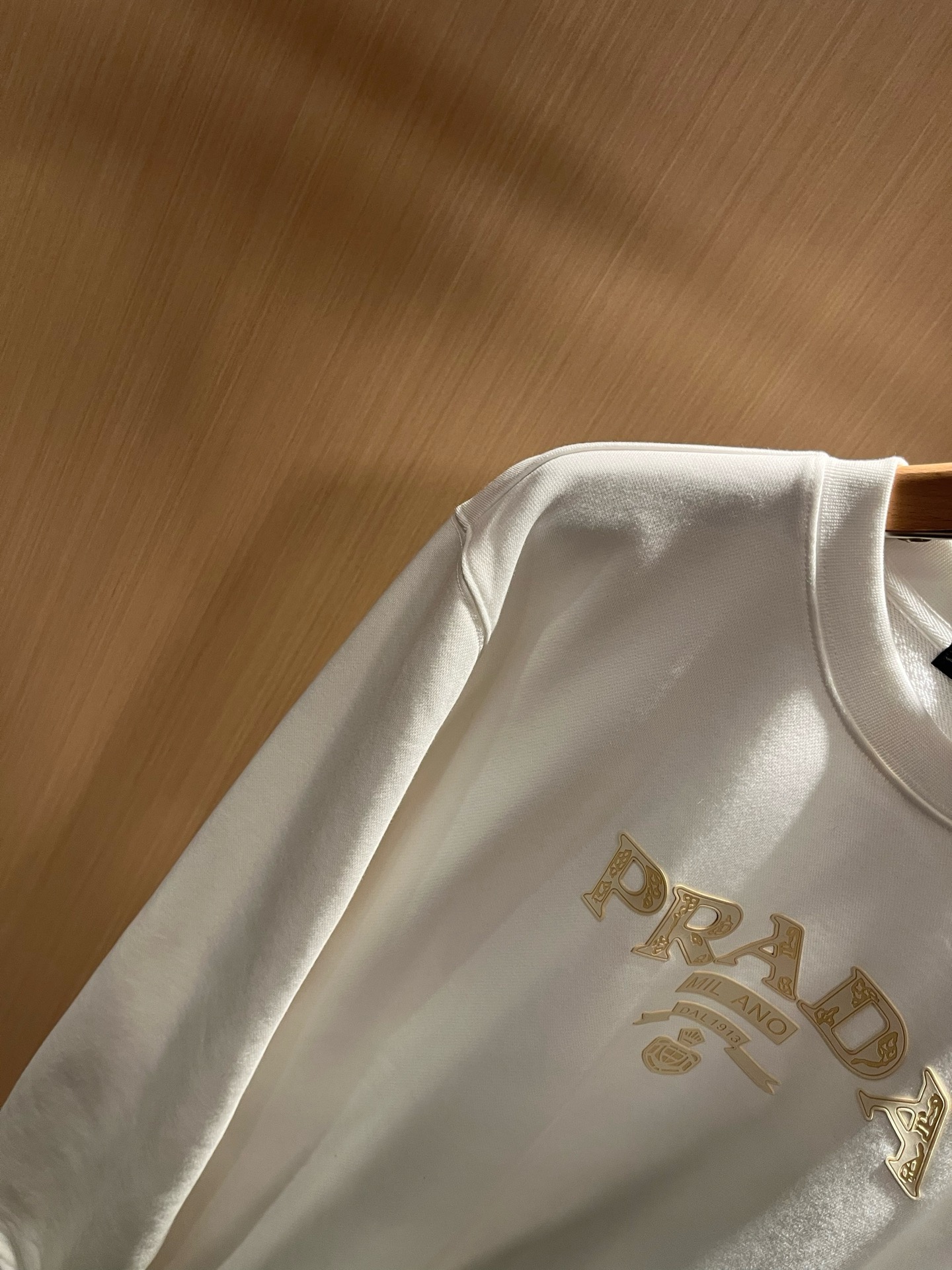 PRAD*A普*达2026秋冬新款男女同款👫长袖卫衣,最新款全网独家首上!!~既经典有时尚百搭,谁不爱啊,将经典再次展现 PRAD*A普*达2026秋冬新款男女同款👫长袖卫衣,最新款全网独家首上!!~既经典有时尚百搭,谁不爱啊,将经典再次展现