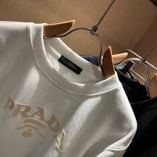 PRAD*A普*达2026秋冬新款男女同款👫长袖卫衣,最新款全网独家首上!!~既经典有时尚百搭,谁不爱啊,将经典再次展现 PRAD*A普*达2026秋冬新款男女同款👫长袖卫衣,最新款全网独家首上!!~既经典有时尚百搭,谁不爱啊,将经典再次展现