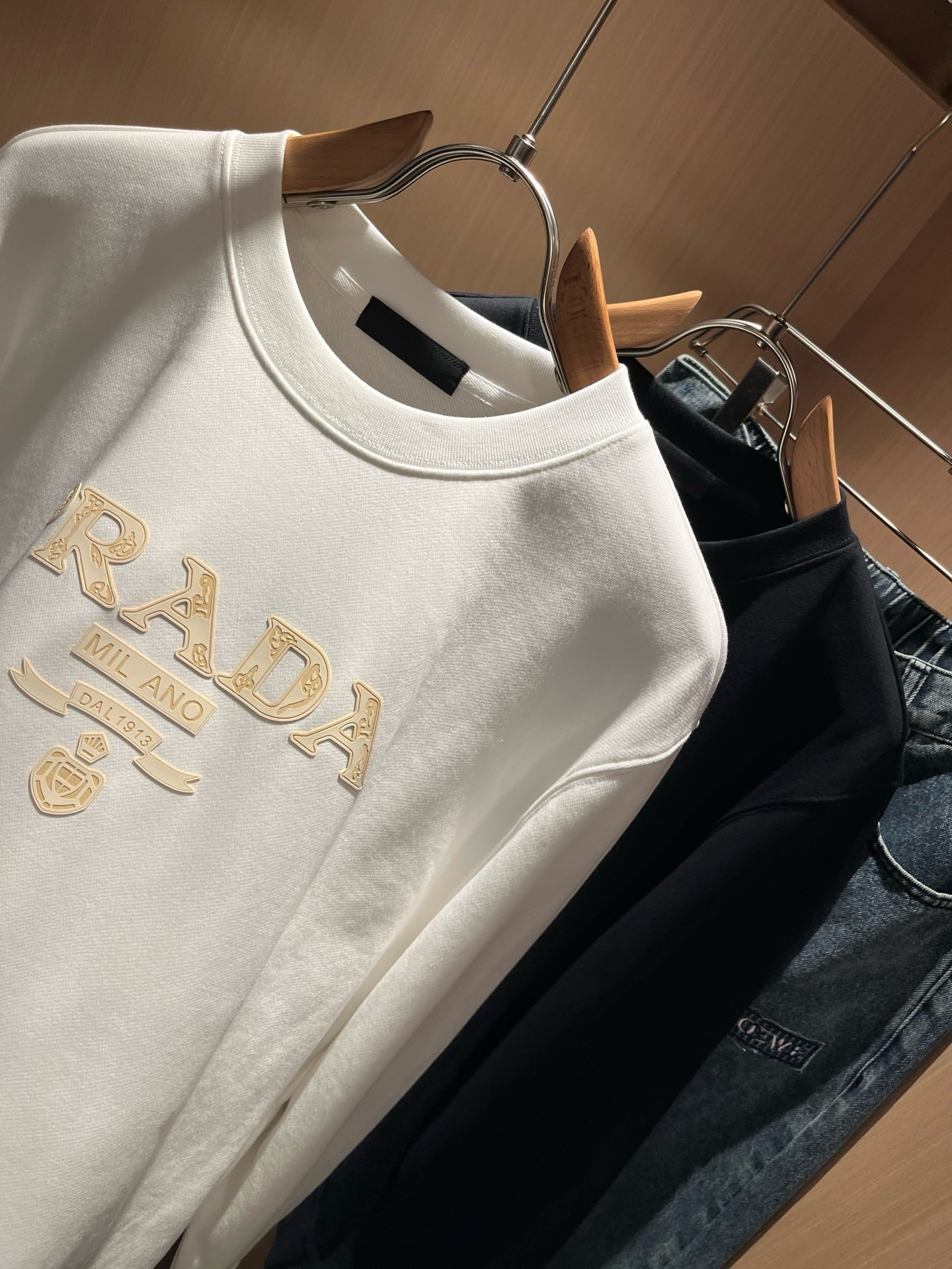PRAD*A普*达2026秋冬新款男女同款👫长袖卫衣,最新款全网独家首上!!~既经典有时尚百搭,谁不爱啊,将经典再次展现 PRAD*A普*达2026秋冬新款男女同款👫长袖卫衣,最新款全网独家首上!!~既经典有时尚百搭,谁不爱啊,将经典再次展现